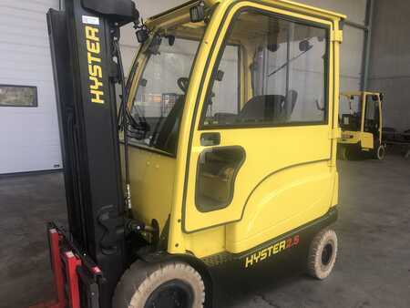 Chariots électriques à 4 roues 2017  Hyster J2.5XN (1)