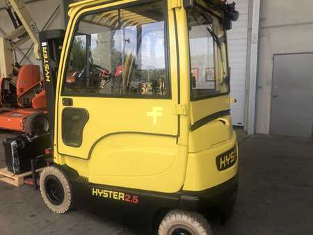 Chariots électriques à 4 roues 2017  Hyster J2.5XN (2)