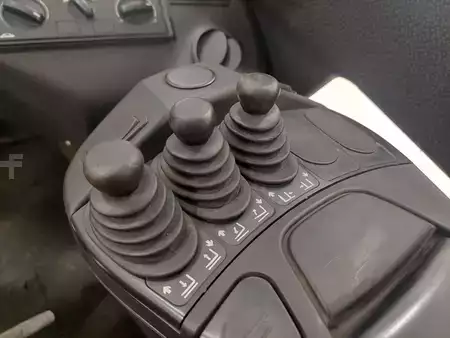 Carretilla elevadora GLP 2016  Linde H16T-01 (5)