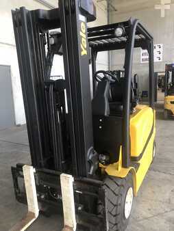 Chariots électriques à 4 roues 2015  Yale ERP25VL (3)