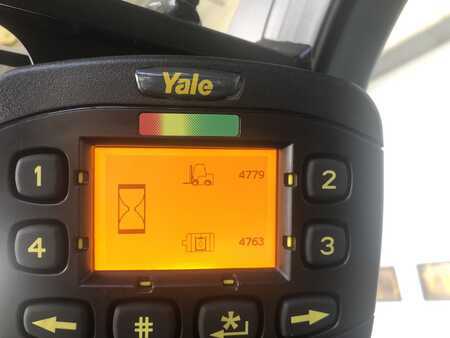 Chariots électriques à 4 roues 2015  Yale ERP25VL (7)