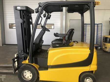 Chariots électriques à 4 roues 2015  Yale ERP25VL (2)
