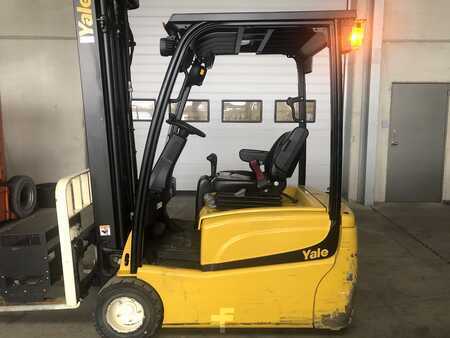 Chariots électriques à 4 roues 2015  Yale ERP20VT (1)