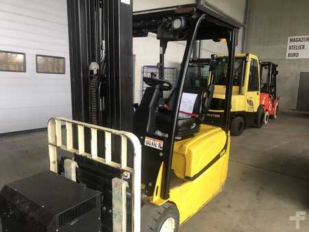Chariots électriques à 4 roues 2015  Yale ERP20VT (2)