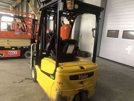 Chariots électriques à 4 roues 2015  Yale ERP20VT (4)