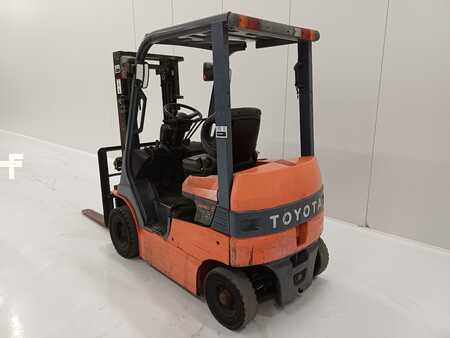 Chariots électriques à 4 roues 2008  Toyota 7FB15 (4)