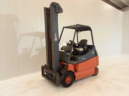 Chariots électriques à 4 roues 2000  Linde E25-02 (1)