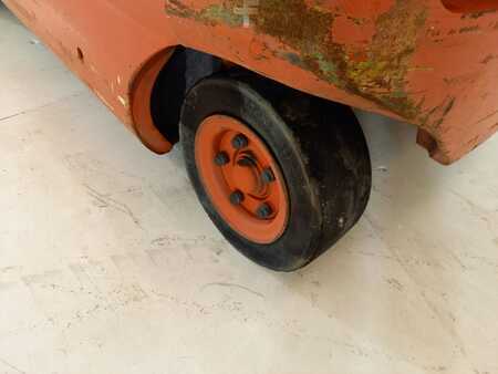 Chariots électriques à 4 roues 2000  Linde E25-02 (7)