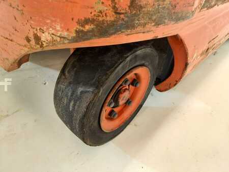 Chariots électriques à 4 roues 2000  Linde E25-02 (9)