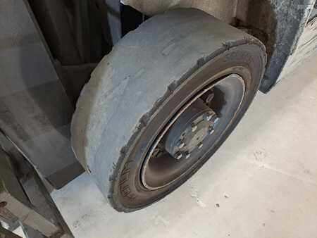 Nestekaasutrukki 2014  Unicarriers U1D2A25LQ (13)