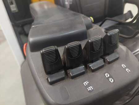 Nestekaasutrukki 2014  Unicarriers U1D2A25LQ (6)