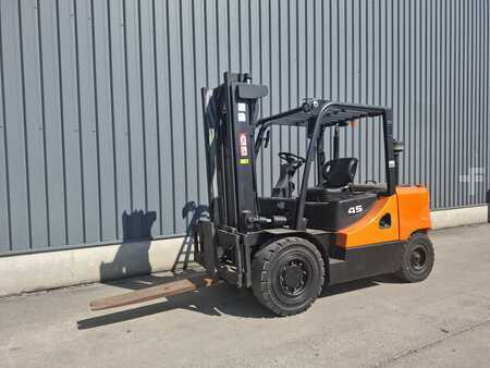 Empilhador diesel 2012  Doosan D45SC-5 (1)