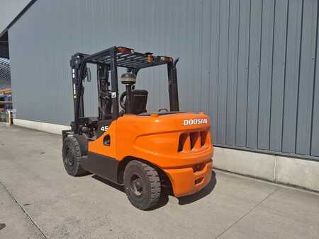 Empilhador diesel 2012  Doosan D45SC-5 (5)