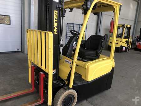 Elektryczne 4-kołowe 2017  Hyster J1.5XNT (1)
