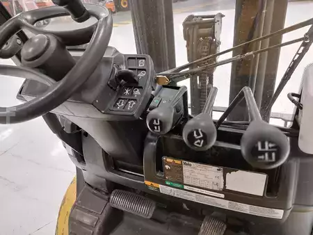 Diesel truck 2017  Yale GDP25VX (6)