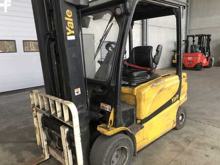 Chariots électriques à 4 roues 2017  Yale ERP35VL (1)