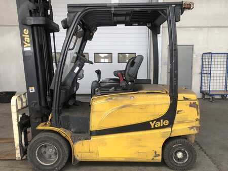 Chariots électriques à 4 roues 2017  Yale ERP35VL (2)