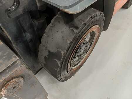 Gázüzemű targoncák 2011  Toyota 02-8FGF30 (12)