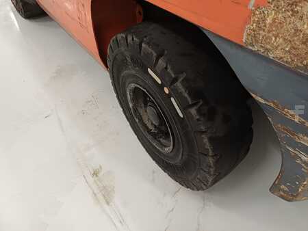 Gázüzemű targoncák 2011  Toyota 02-8FGF30 (13)