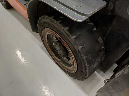 Gázüzemű targoncák 2011  Toyota 02-8FGF30 (15)