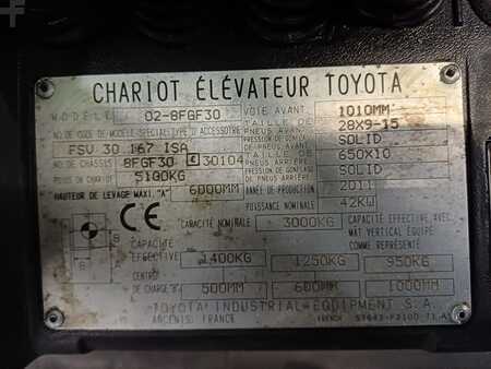 Gázüzemű targoncák 2011  Toyota 02-8FGF30 (9)