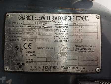 Gázüzemű targoncák 2010  Toyota 02-8FGF25 (10)