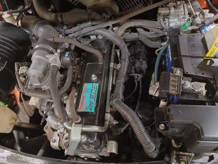 Gázüzemű targoncák 2010  Toyota 02-8FGF25 (11)