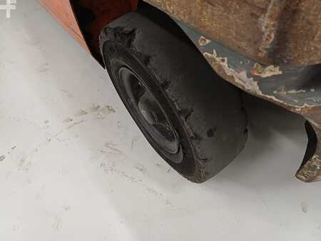 Gázüzemű targoncák 2010  Toyota 02-8FGF25 (12)