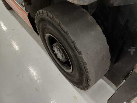 Gázüzemű targoncák 2010  Toyota 02-8FGF25 (14)