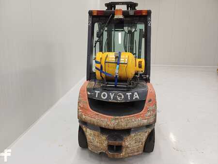 Gázüzemű targoncák 2010  Toyota 02-8FGF25 (5)
