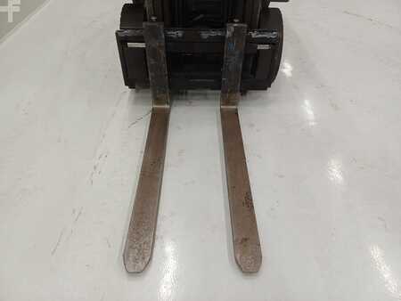 Gázüzemű targoncák 2010  Toyota 02-8FGF25 (6)