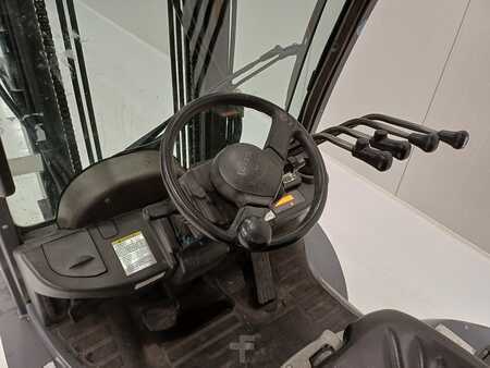 Gázüzemű targoncák 2010  Toyota 02-8FGF25 (7)