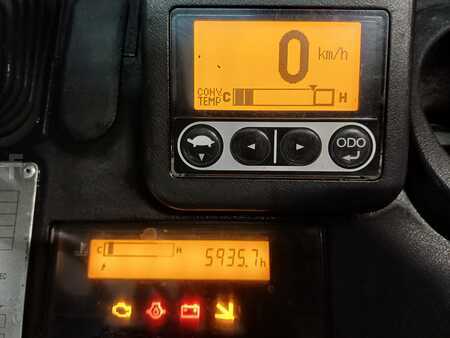 Gázüzemű targoncák 2010  Toyota 02-8FGF25 (8)