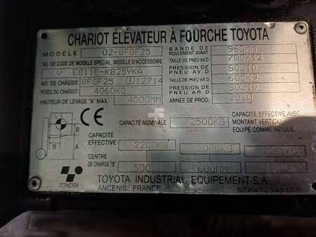 Gázüzemű targoncák 2010  Toyota 02-8FGF25 (9)