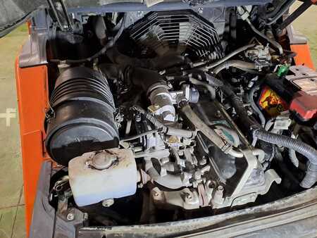 Gázüzemű targoncák 2010  Toyota 02-8FGF25 (10)