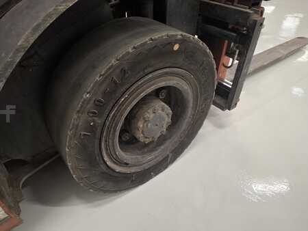 Gázüzemű targoncák 2010  Toyota 02-8FGF25 (11)