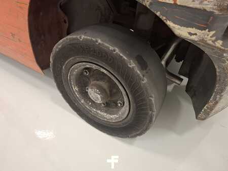 Gázüzemű targoncák 2010  Toyota 02-8FGF25 (12)