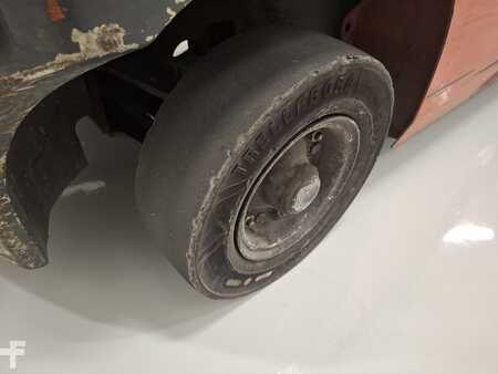 Gázüzemű targoncák 2010  Toyota 02-8FGF25 (13)