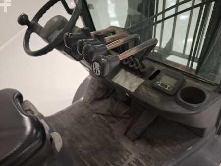 Gázüzemű targoncák 2010  Toyota 02-8FGF25 (6)