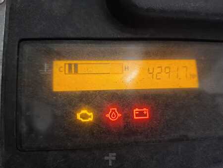 Gázüzemű targoncák 2010  Toyota 02-8FGF25 (7)