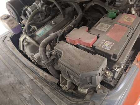 Gázüzemű targoncák 2010  Toyota 02-8FGF25 (9)