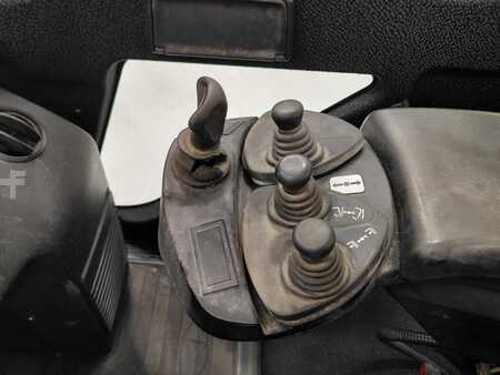 Treibgasstapler 2006  Linde H20T (7)