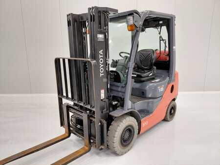 Gázüzemű targoncák 2015  Toyota 02-8FGF18 (1)