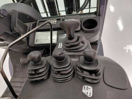 Gázüzemű targoncák 2015  Toyota 02-8FGF18 (10)