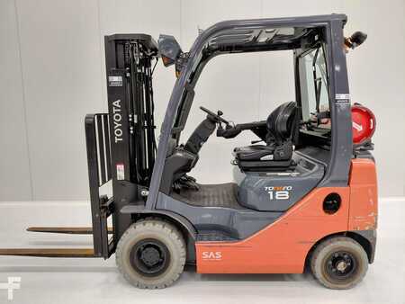 Gázüzemű targoncák 2015  Toyota 02-8FGF18 (2)