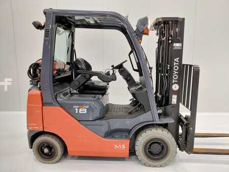 Gázüzemű targoncák 2015  Toyota 02-8FGF18 (4)