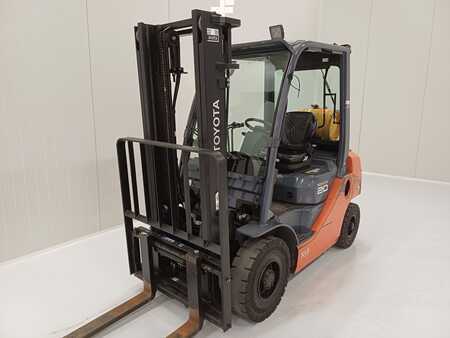 Wózki gazowe 2016  Toyota 02-8FGF20 (1)