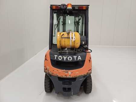 Wózki gazowe 2016  Toyota 02-8FGF20 (5)