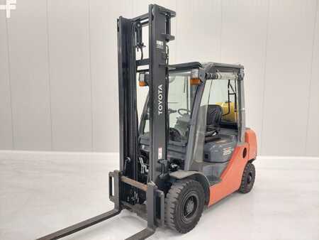 Gasoltruck 2014  Toyota 02-8FGF25 (1)