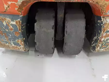 Chariots électriques à 4 roues 2009  Toyota 7FBEF15 (14)